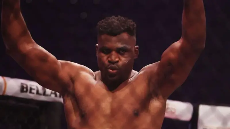 Emotional Ngannou arrête Ferreira en premier tour sur MMA retour